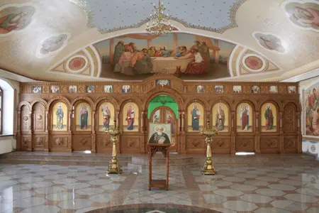 Hand-carved iconostasis · Vinnovka
